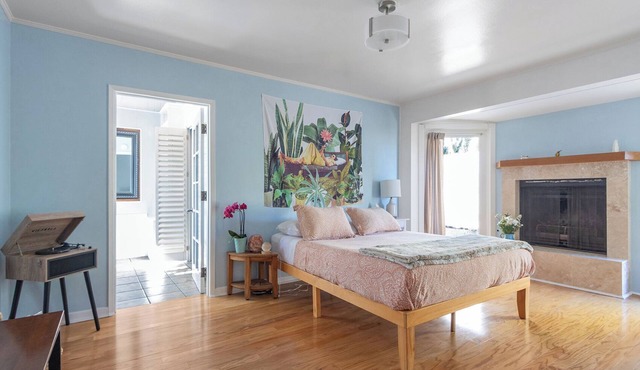 Beautiful Hummingbird Suite w/kitchenette, patio & parking in Santa Barbara