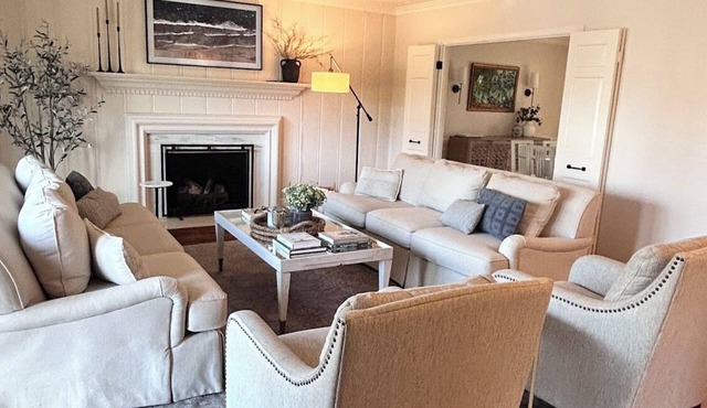 Beautiful Hunting Creek Neighborhood Derby Rental, sleeps 12 ppl
