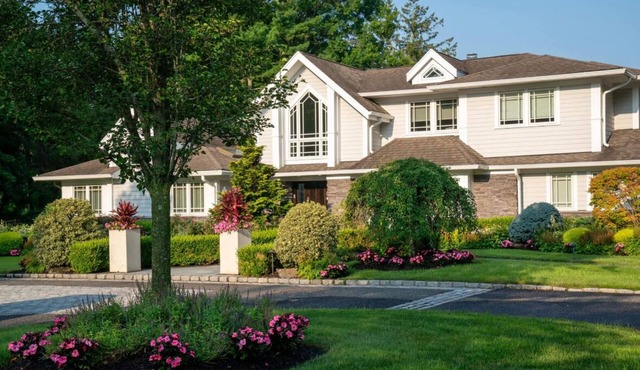 Beautiful immaculate spacious home in Old Westbury available for Ryder Cup