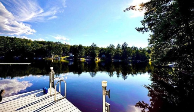 Beautiful Lake House on Belleau 100 ft of Waterfront! Kayaks, Jacuzzi 3100 sqft!