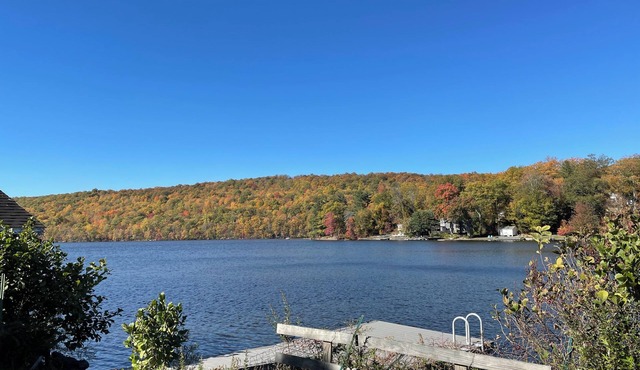 Beautiful lakefront property 60 minutes from NYC.