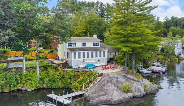 Beautiful Lakefront Home!