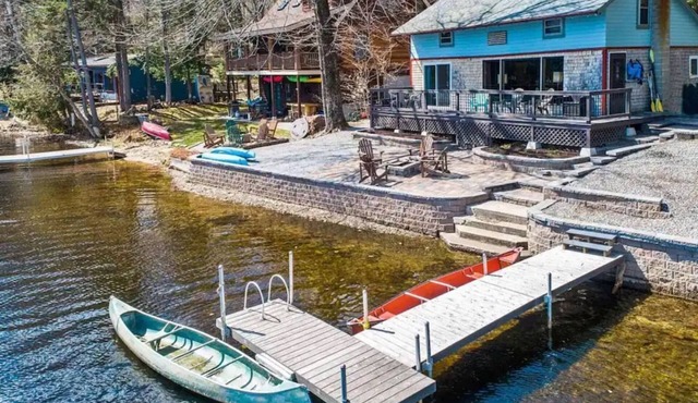 Beautiful lakefront Summer Lake House & Ski Cottage near Mt. Sunapee