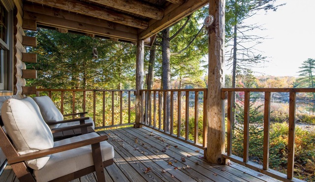 Beautiful Log Cabin on Highland Lake