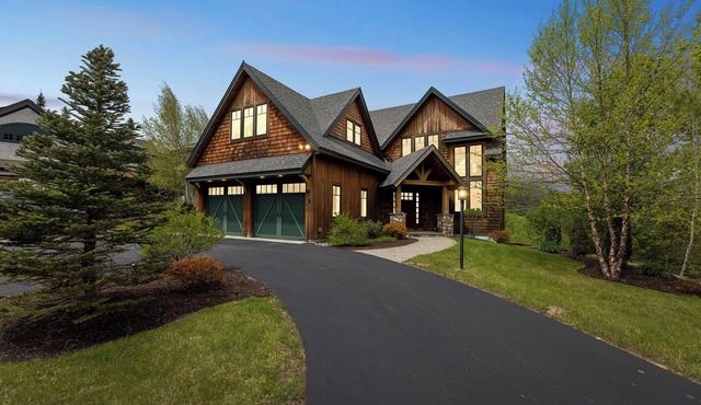 Beautiful, New Mountain Home with Hot Tub and Breathtaking Mountain Views