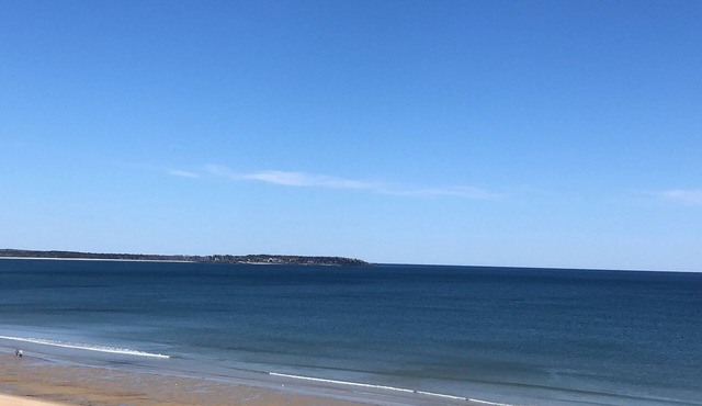 Beautiful Oceanview 2 Bedroom Condo With Spacious Living Area