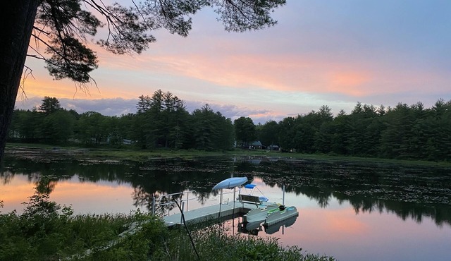 Beautiful Private Lakefront new Log Home