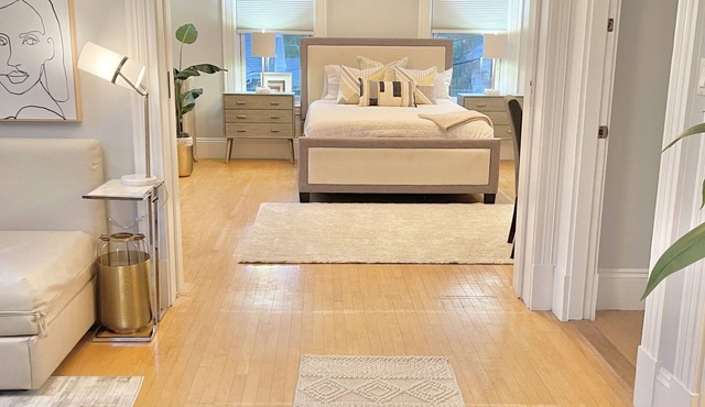 Beautiful Renovated CASTLE 5Bedrooms 2bath near BOSTON