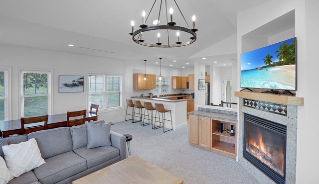 Beautiful resort condo with golf course views