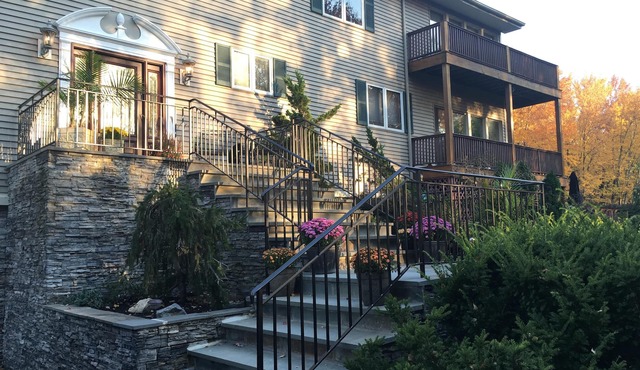 Beautiful Saugerties Rental -Pool, Fire Pit, close to HITS, Hiking, Festivals