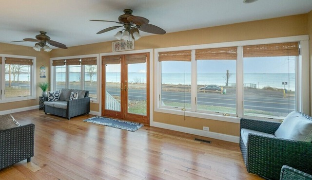 Beautiful, Spacious, Beachfront Home - Perfect for Entertaining Family & Friends