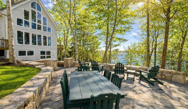 Beautiful timber framed home with comfortable furnishings, on the ocean and close to Brunswick!
