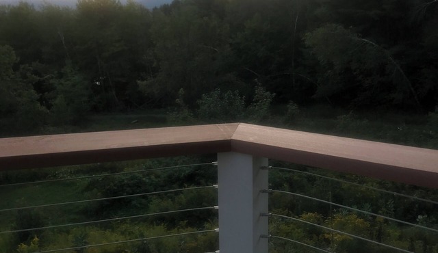 Beautiful views of the Green Mountains and Sterling Range. 10 Minutes to VT Park