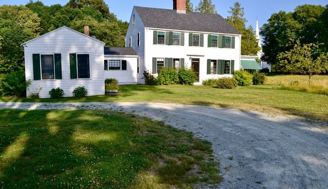 Beautifully Charming New England Home on Somes Pond & Acadia National Park