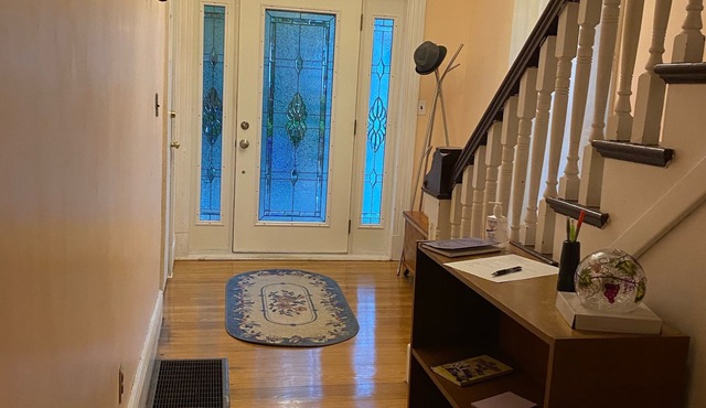 Beautifully furnished 3 bedrooms close to Boston Apt up to 5 adults