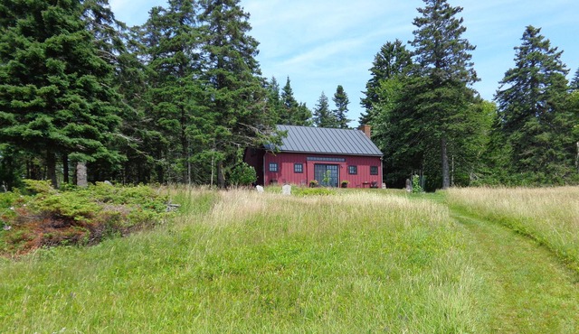 Beautifully Renovated Barn/ Guesthouse on Historic Property