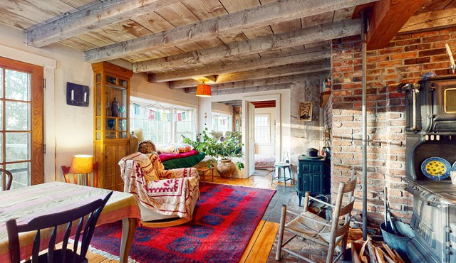 Beautifully restored colonial home on first settler’s site - dog-friendly