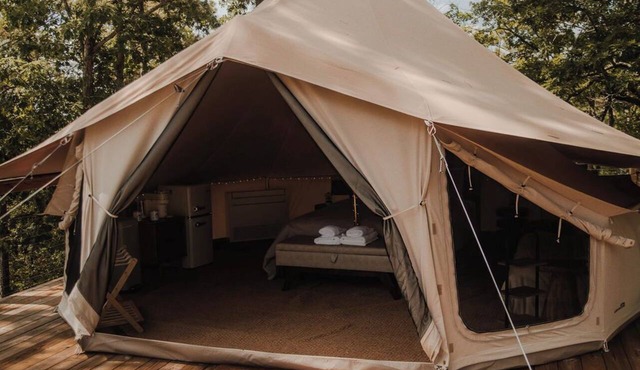 Beaver Lake Glamping Tent Getaway – Queen Bed, Nespresso & AC