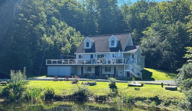 Beaver's Bend Lakefront Retreat ~16 mi to Slopes & Pet Friendly!