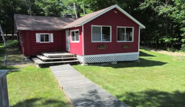 Belgrade lakes waterfront on Messalonskee 4 bedroom cabin