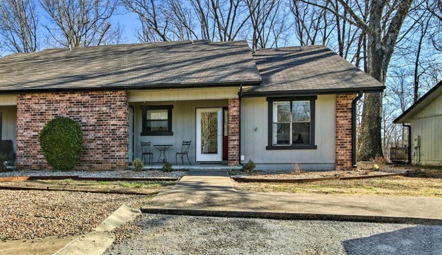 Bella Vista Townhome with Golf Course On-Site!