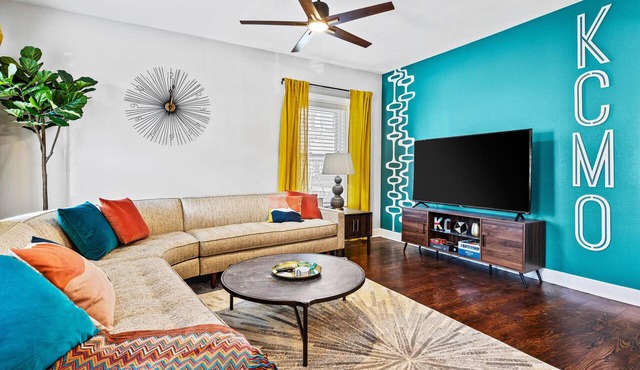 Belvedere Flats - 2 units! Gorgeous Remodel + Walkable to Westport+Streetcar!