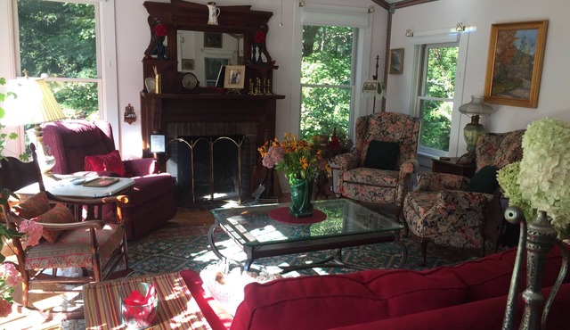 Berkshires SKI JIMINY Charming 4br/2ba, Fireplaces, scr porch Now-5/15/26