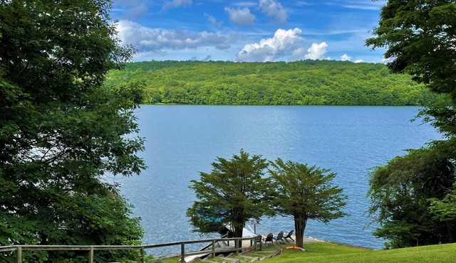 Best Direct Lakefront Location on Candlewood Aug 1-8 avail