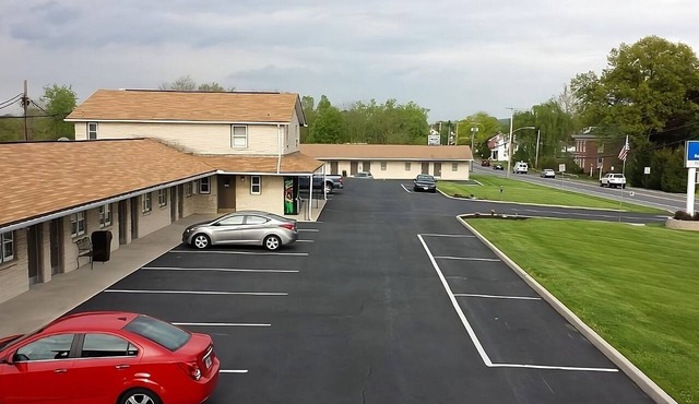 Best Find! 3 Budget-Friendly Units, Offers FREE Breakfast & FREE Parking!