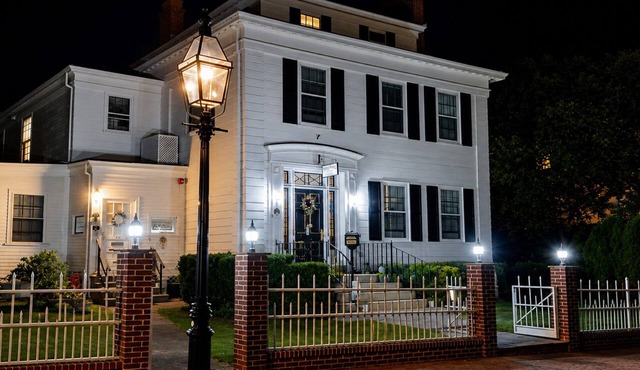 Best in-town location - Walk everywhere - Free on-site parking