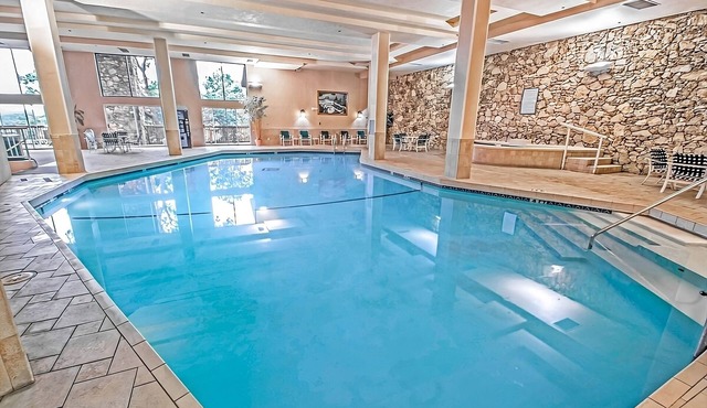 Best Place to Stay in Missouri! 3 Relaxing Units, Pool, Free Parking, Lakeview