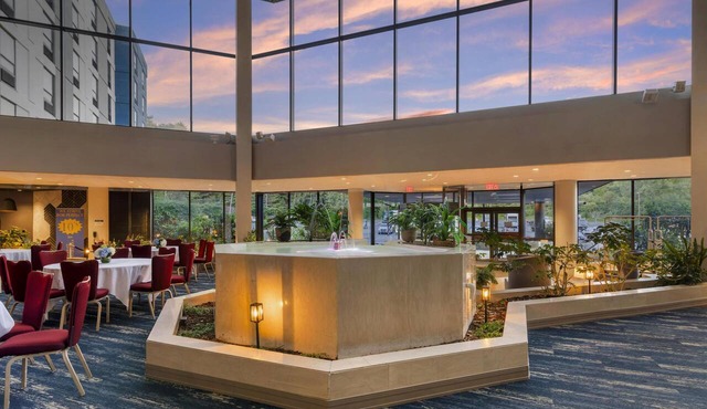 Best Western Royal Plaza Hotel & Trade Center
