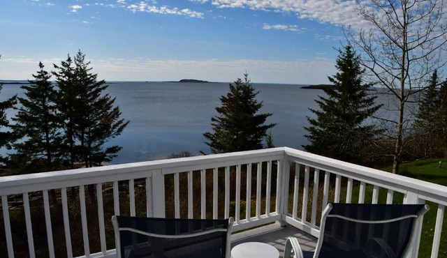 Betty's Place - Cozy ocean front getaway with views of Casco Bay