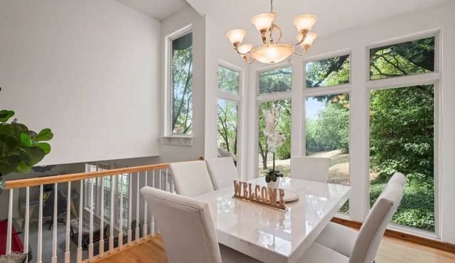 Big Charming Shawnee Family Home with Game Room-Sleeps 16!