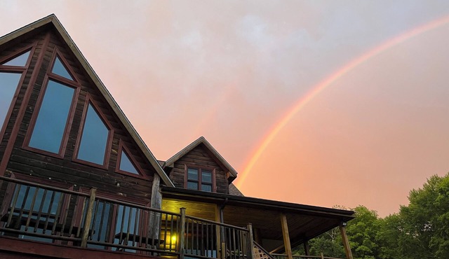 Big Log Cabin on a lake in the woods; 4 BR 4 full bathrooms in Putnam Valley
