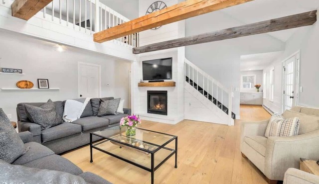 "Big Sky" Retreat Atop Sunapee/Ski + Lake Life
