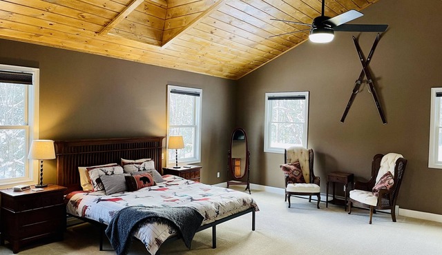BigBear Lodge - Mt Sunapee/Hot Tub/Firepit - Family Friendly!