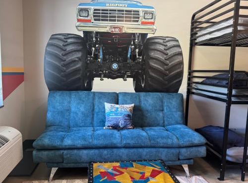 Bigfoot Monster Truck suite for 5 near St Louis