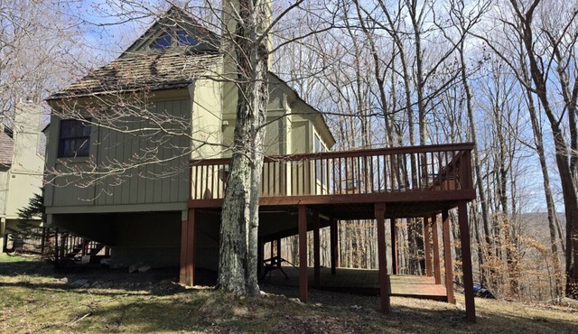 Black Bear Resort - Serene Cabin Retreat | Views, Deck & Resort Access