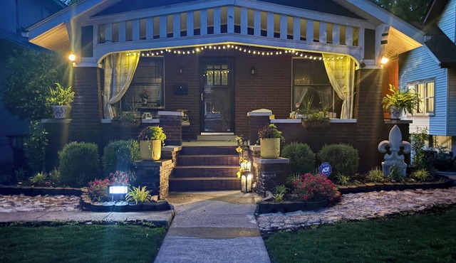 Blissful Bungalow on National Historic St in New Albany, 1 mile from Ohio River