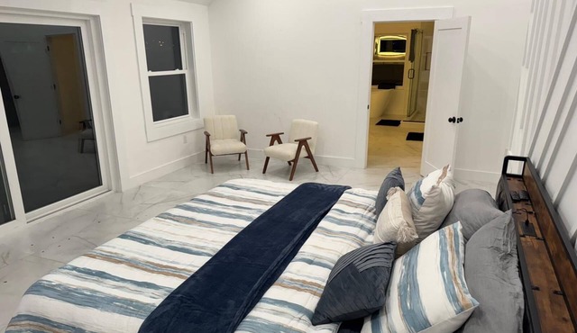 Blue Banana - Bed & Breakfast with Amazing Ocean View + Gourmet breakfast