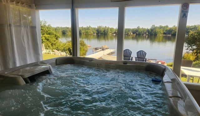 Blue Breeze - Private lakefront w/Hot Tub