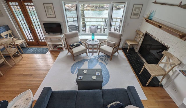 Blue Lobster! 2-BR/1.5 BA with Heat, AC, Deck and Seasonal Dock in Harpswell