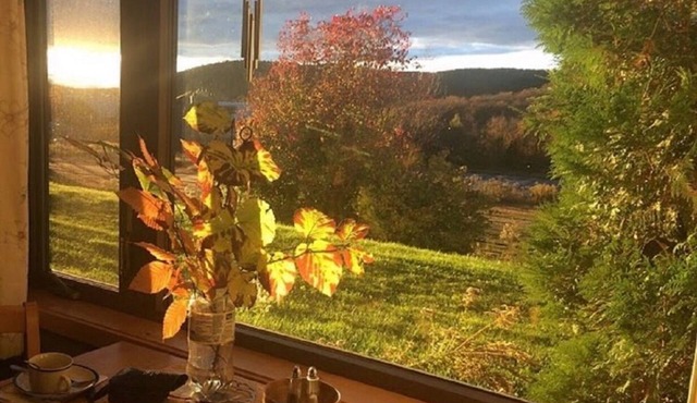 Bolton Valley 2 Bedroom, 2 Bath Cozy Condo with View, on ski/hiking Trails
