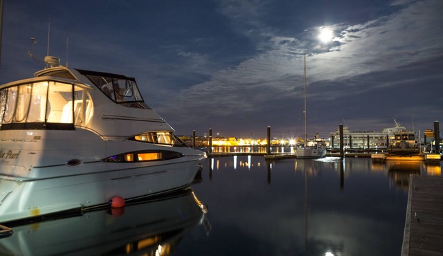 Boston Harbor Yacht, AC/Heat, Walk to North End WiFi