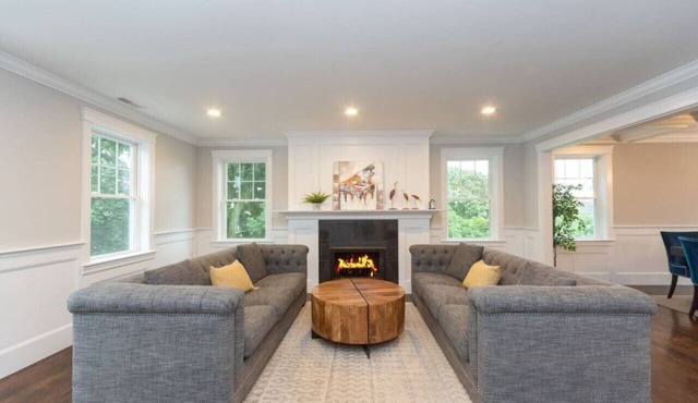 Boston`s Luxury Home: Pet-Friendly, 4BR, Sleeps 10