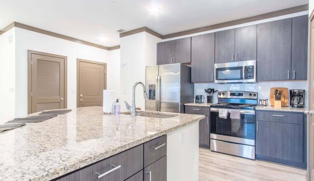Boulevard Stays Charming 2BR, Parking
