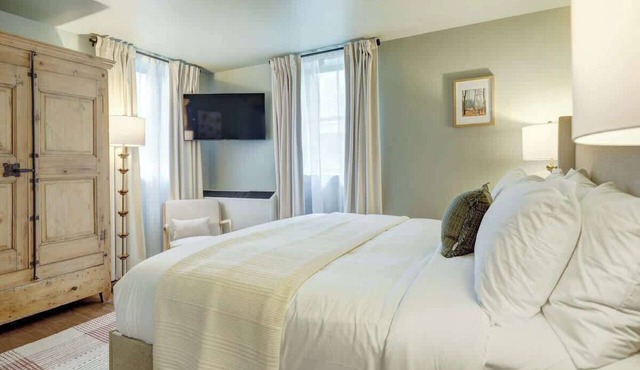 Boutique Hotel with Pool and King Bed