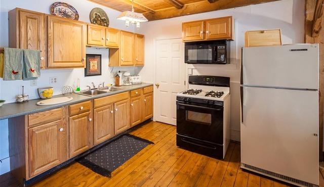 Bove Cottage 2-limit 6 2 Bedroom Cottage by RedAwning