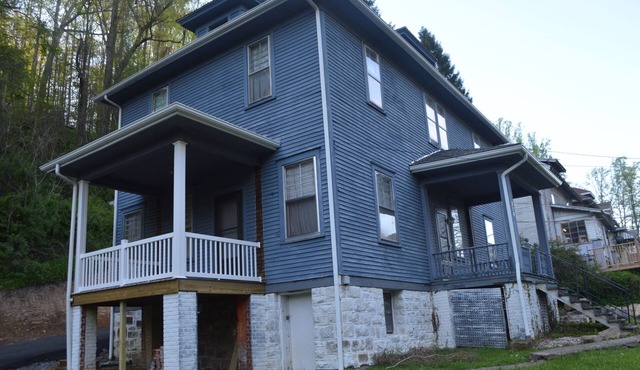 Bramwell Staff House & Inn just minutes from the Pocohontas Trail System in WV!